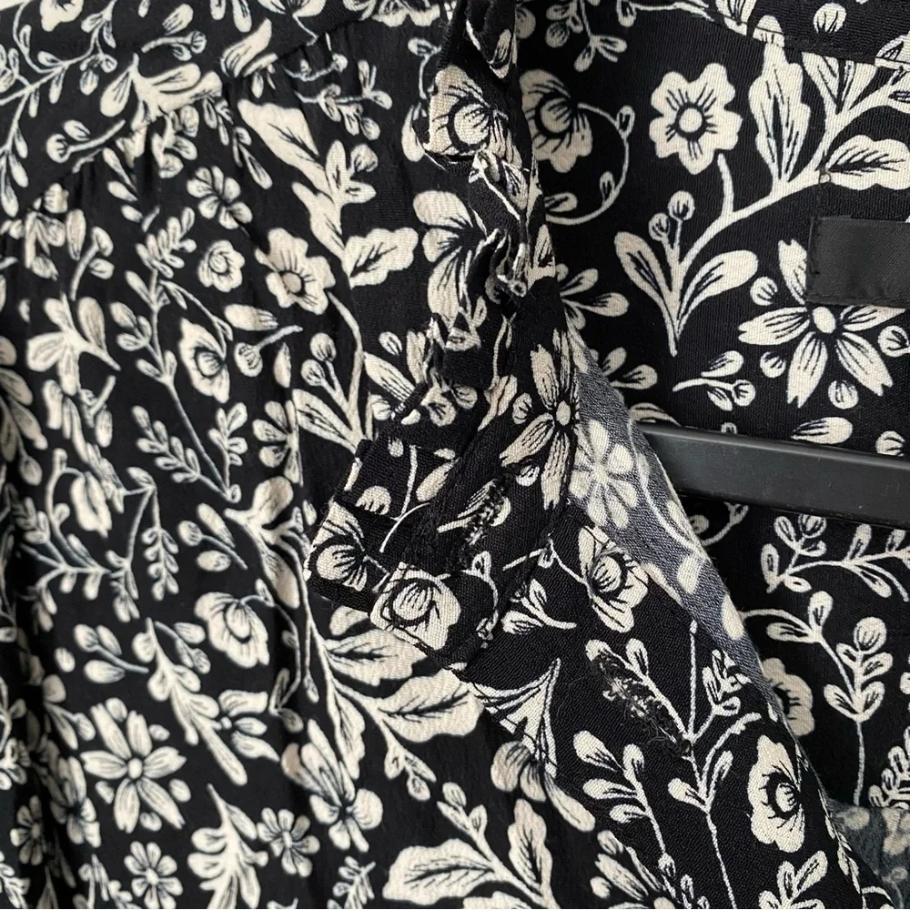 J.Crew Black Floral Blouse Small EcoVero Long Sleeve Pleated Lightweight Top